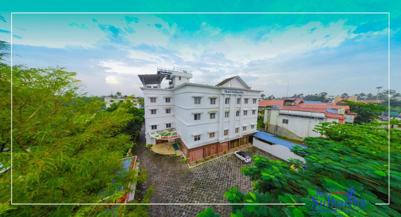 Hotel Sidhartha Chalakudy Kizhake Chālakudi Exterior photo