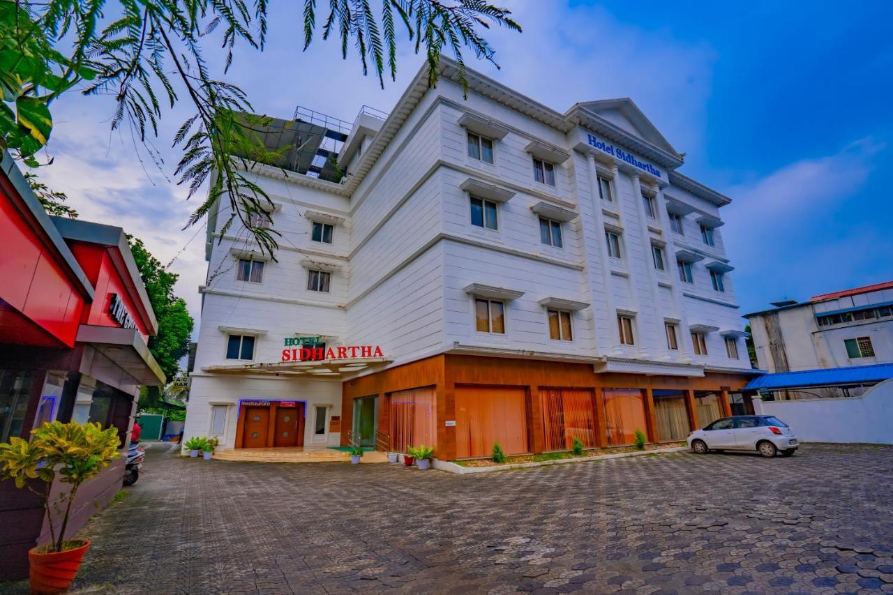 Hotel Sidhartha Chalakudy Kizhake Chālakudi Exterior photo