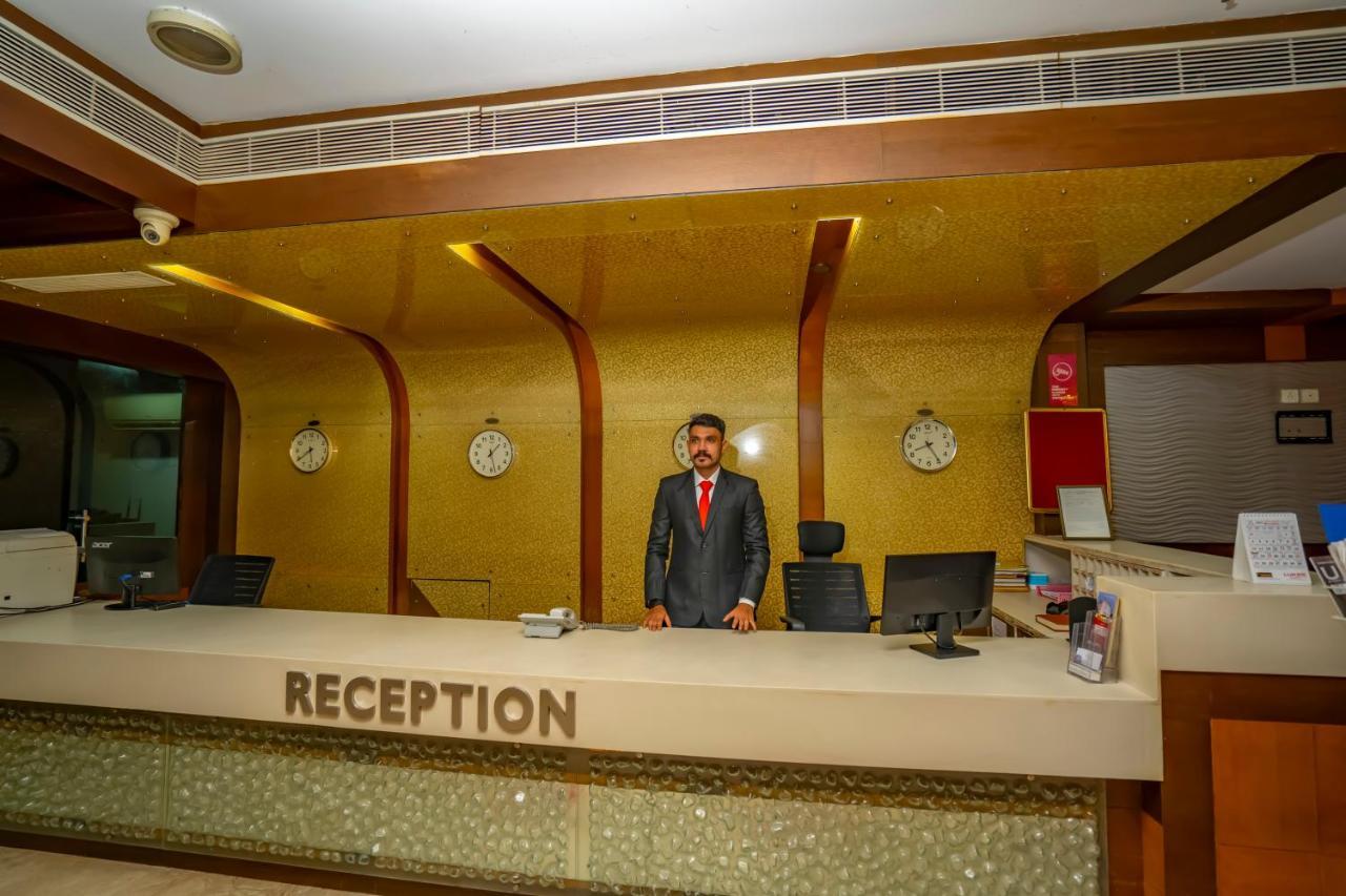 Hotel Sidhartha Chalakudy Kizhake Chālakudi Exterior photo