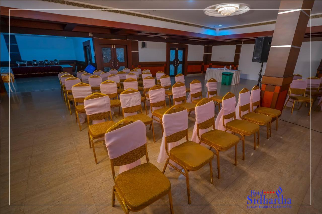 Hotel Sidhartha Chalakudy Kizhake Chālakudi Exterior photo