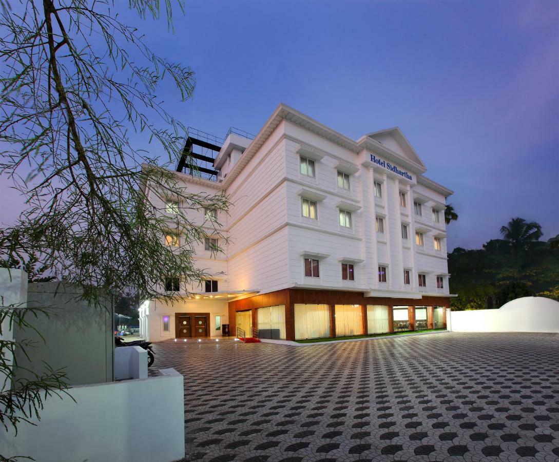 Hotel Sidhartha Chalakudy Kizhake Chālakudi Exterior photo